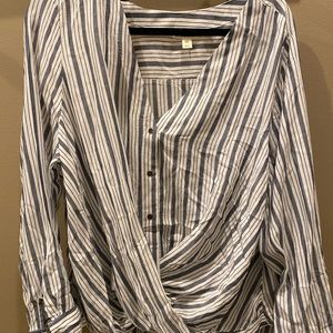 WORN ONCE - WOMEN’S BLOUSE